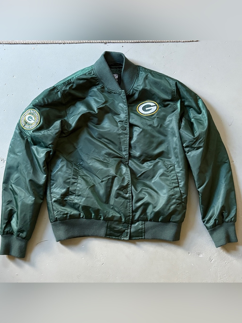 Green Bay Packers Snap Button Satin Varsity NFL Team Apparel Jacket Medium READ